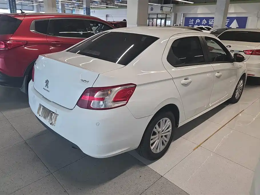 Peugeot 301 2014 1.6L Automatic Comfort Edition фото 3