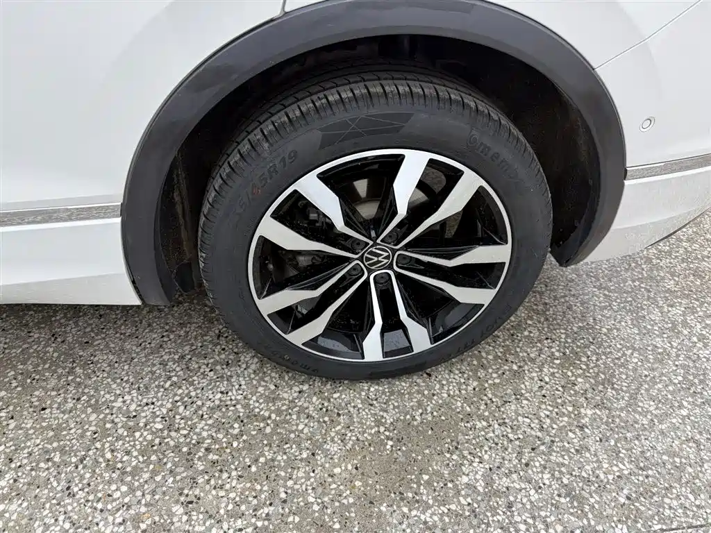 Volkswagen Tiguan L 2021 330TSI Automatic 2WD R-Line Premium фото 13