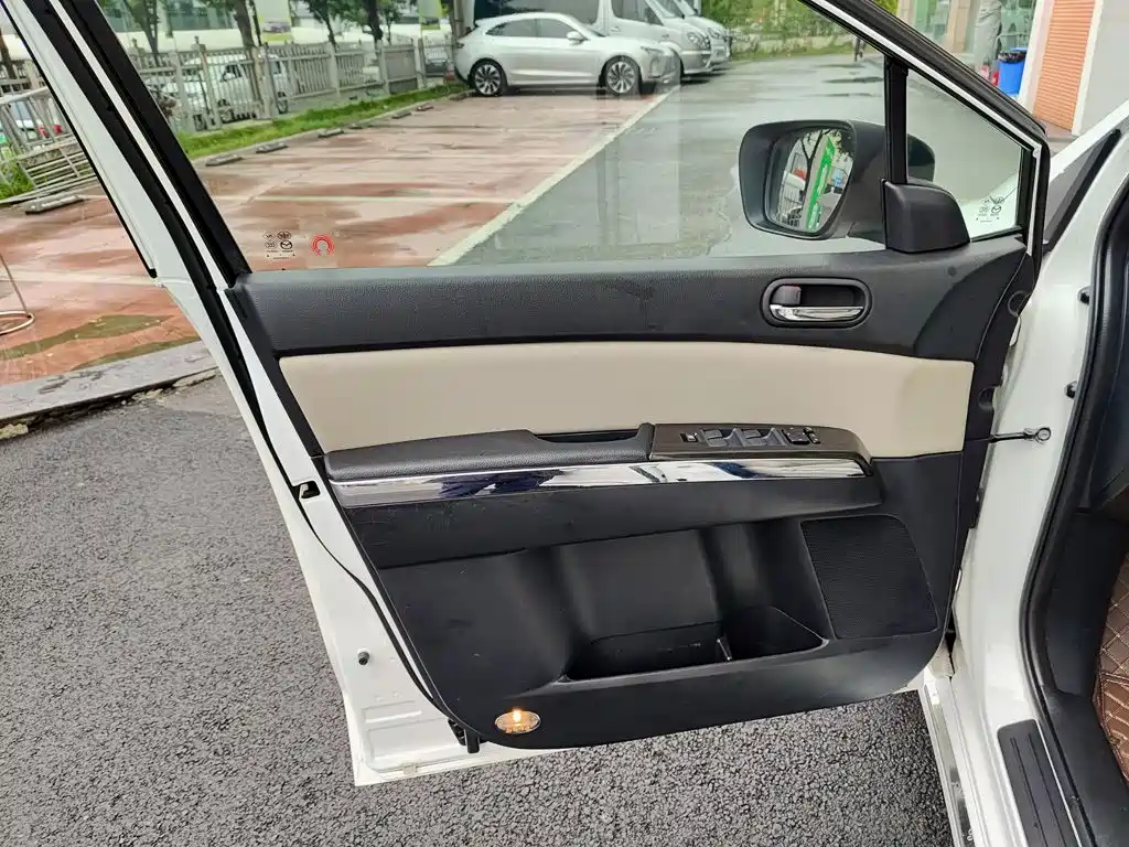 Mazda 8 2015 2015 2.5L Supreme Edition