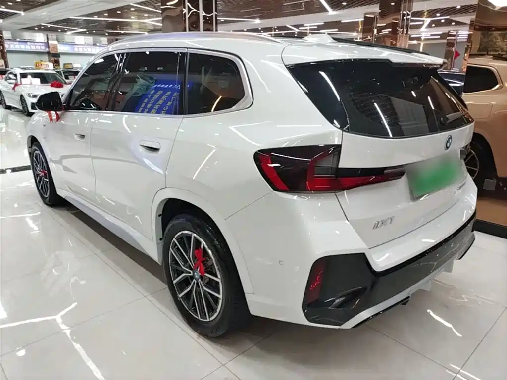 BMW iX1 2023 eDrive25L M Sport Package фото 5