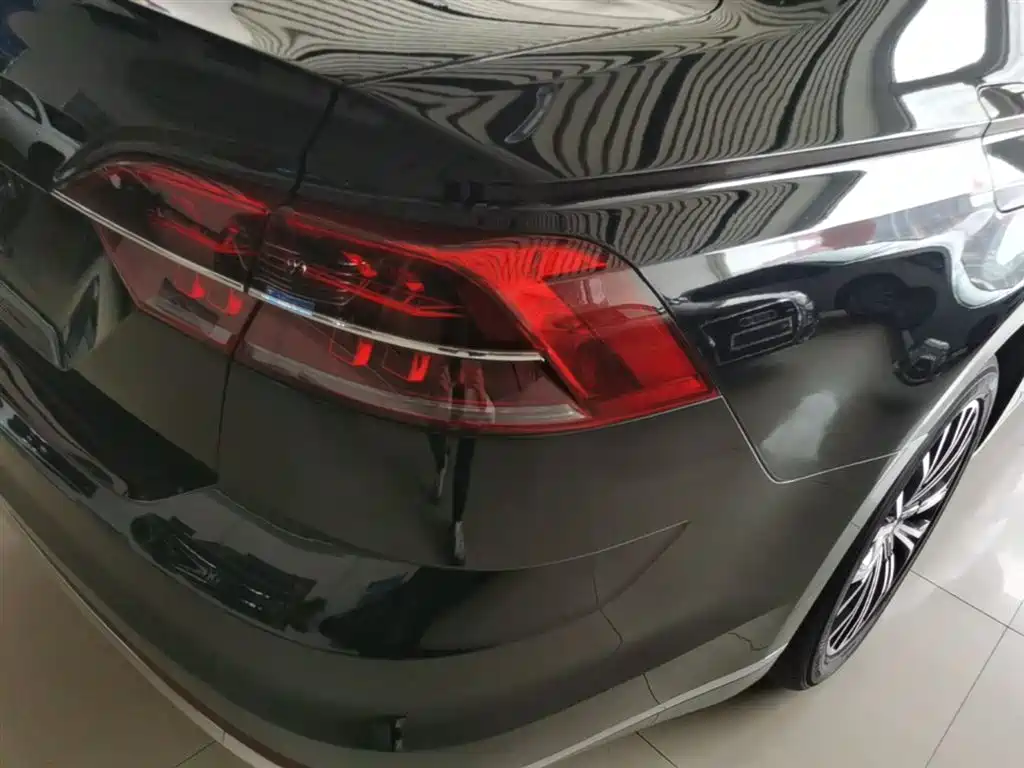Volkswagen Phideon 2018 Facelift 380TSI FWD Business фото 8