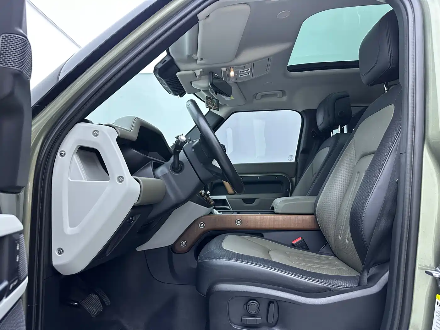 Land Rover Defender 2020 Model 110 P400 HSE фото 10