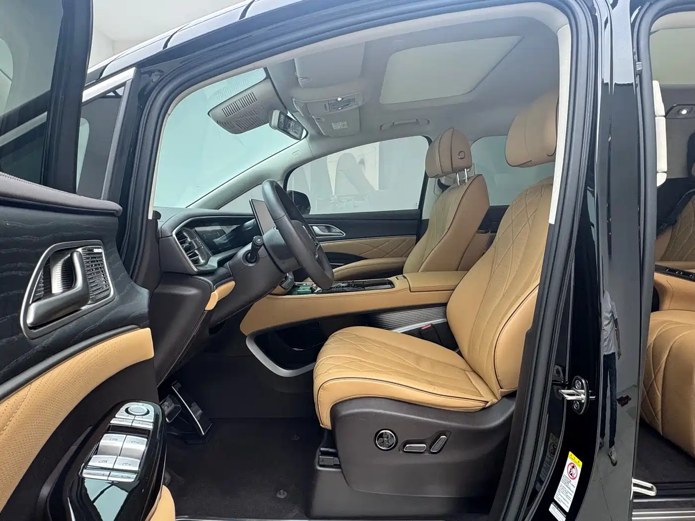 Denza D9 2024 DM-i 980 AWD Prestige фото 17