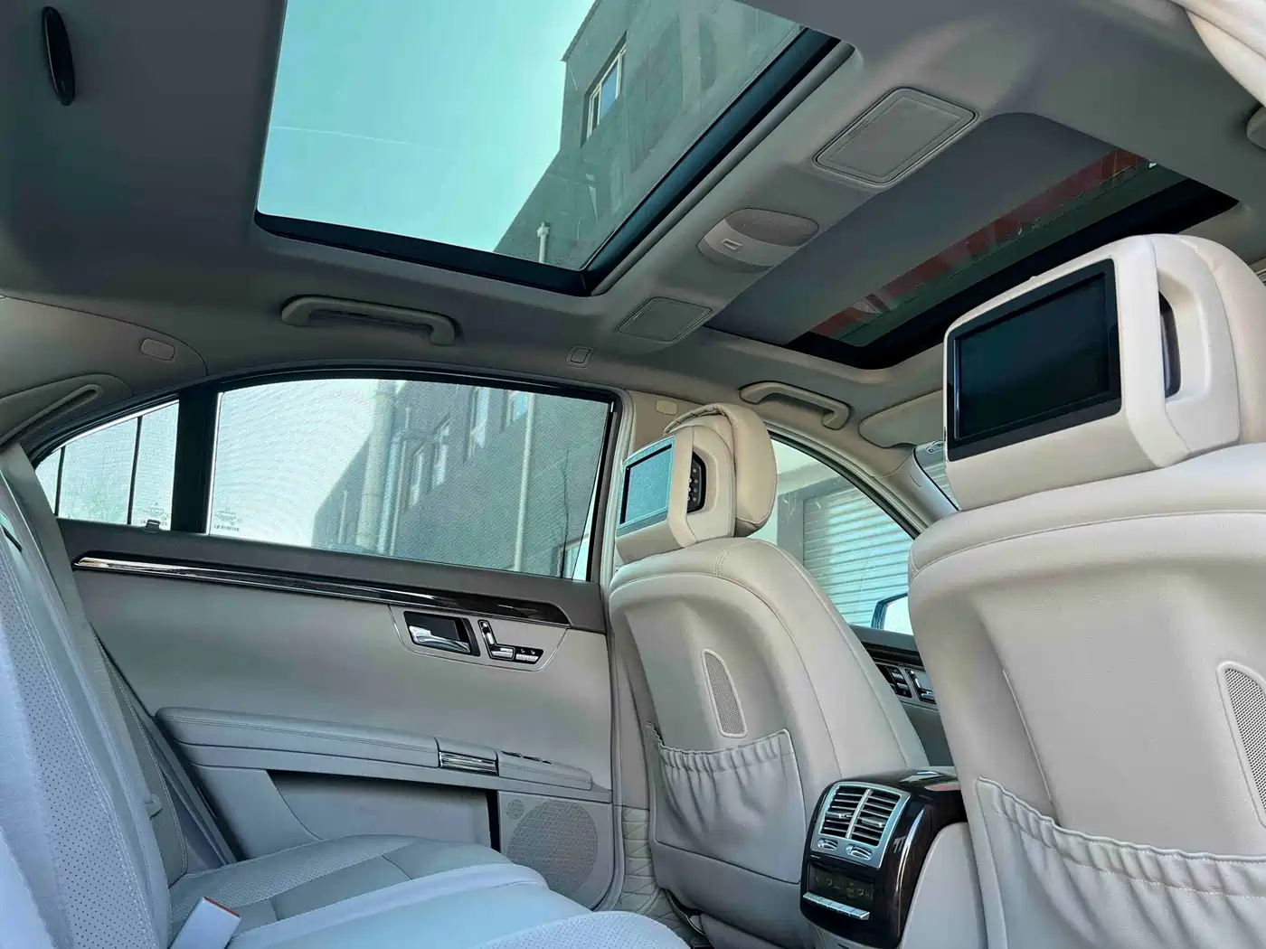 Mercedes-Benz S-Class 2012 S 300 L Luxury Grand Edition фото 27