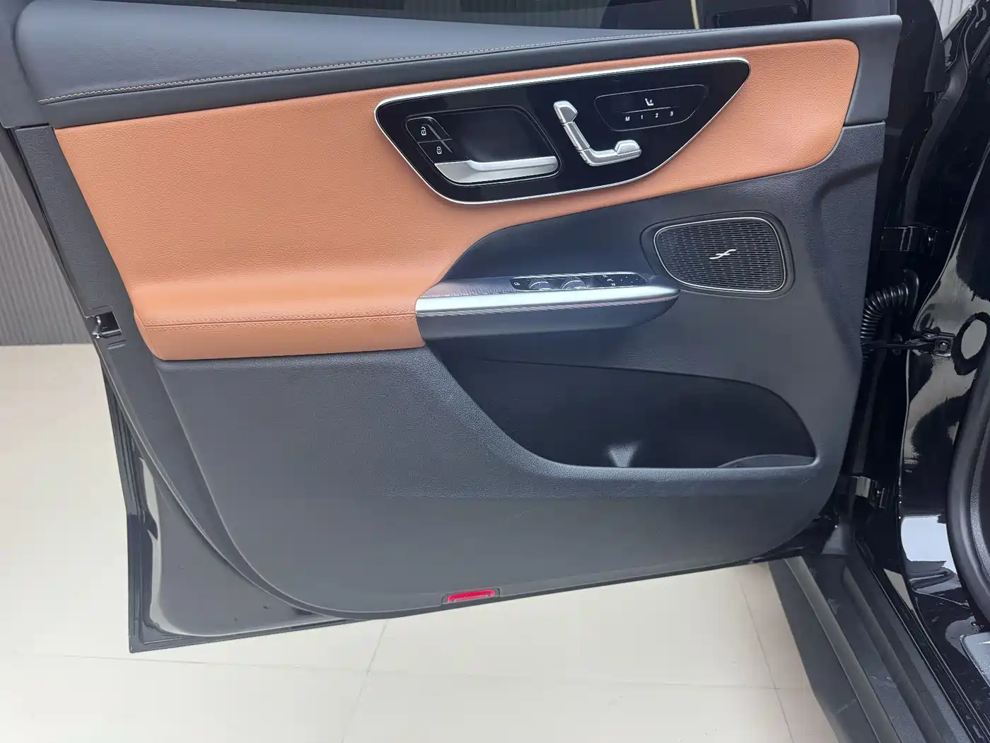 Mercedes-Benz GLC 2025 Model Year GLC 260 L 4MATIC Luxury фото 8