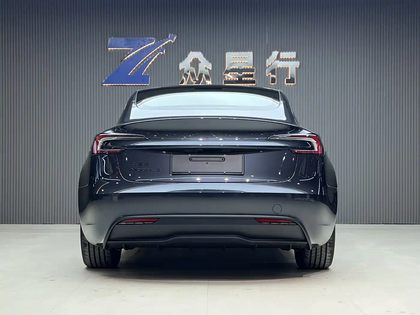 TESLA MODEL 3