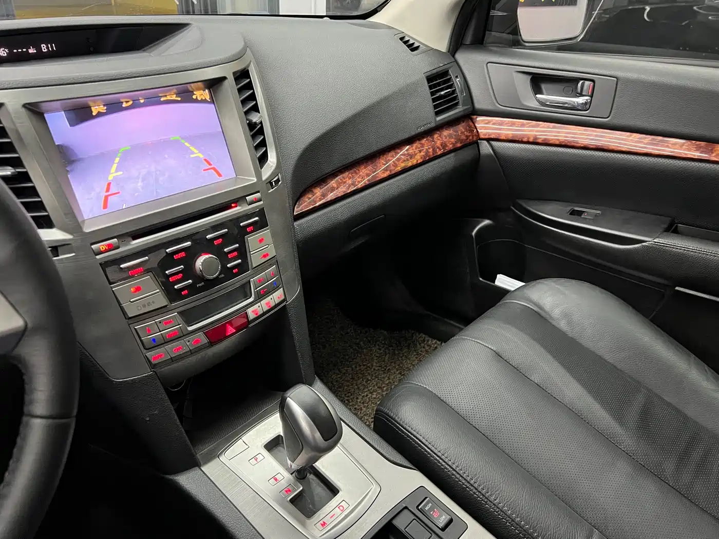 Subaru Legacy 2010 2.5i Luxury Navigation Edition фото 14