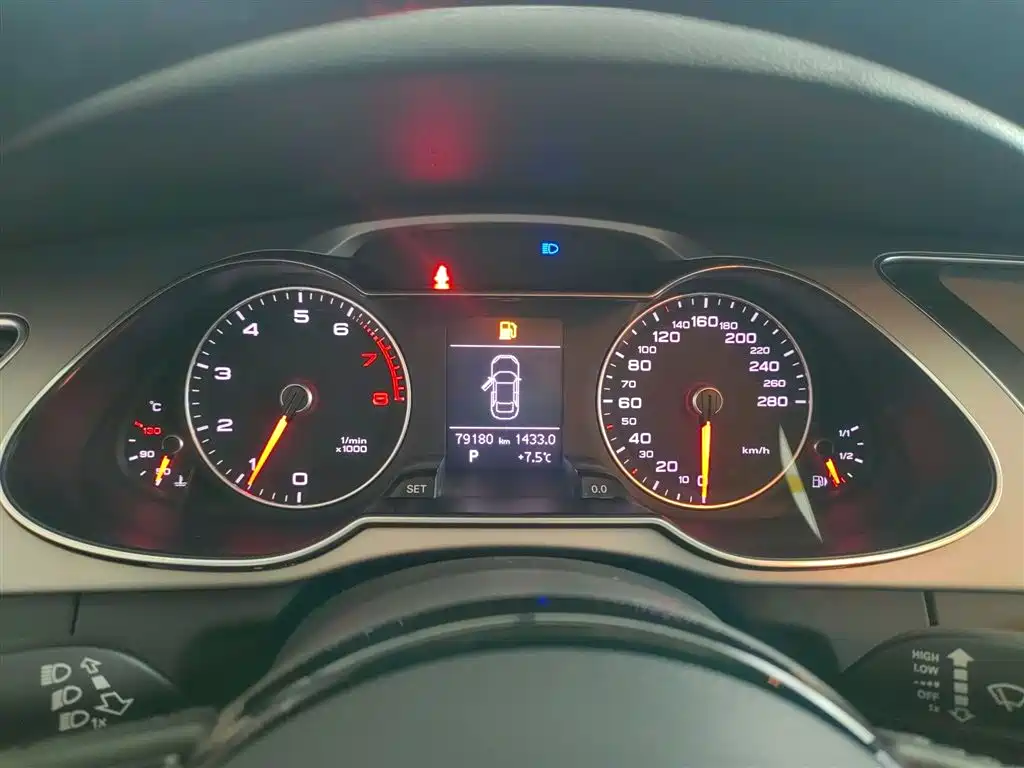 Audi A4L 2015 35 TFSI Auto Comfort фото 8