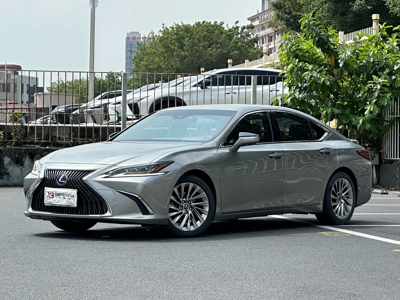 Фото 1 - Lexus ES