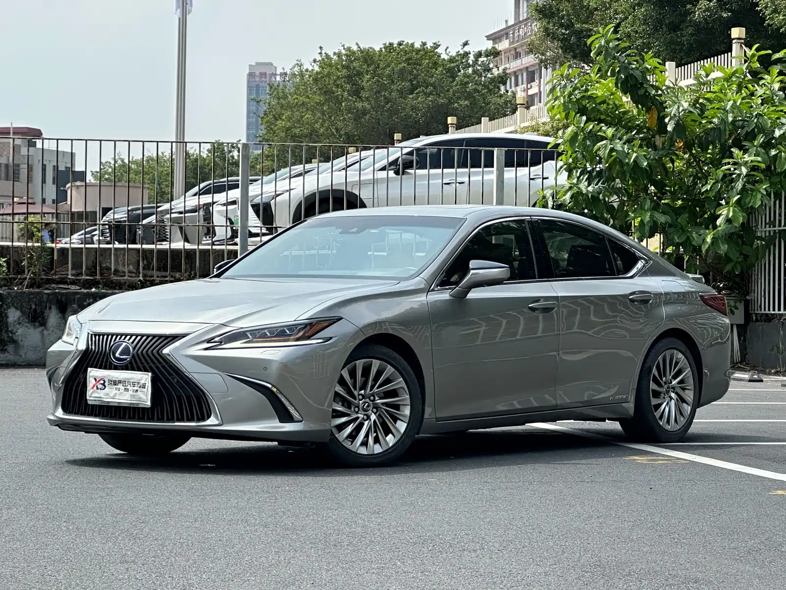 Фото 1 - Lexus ES