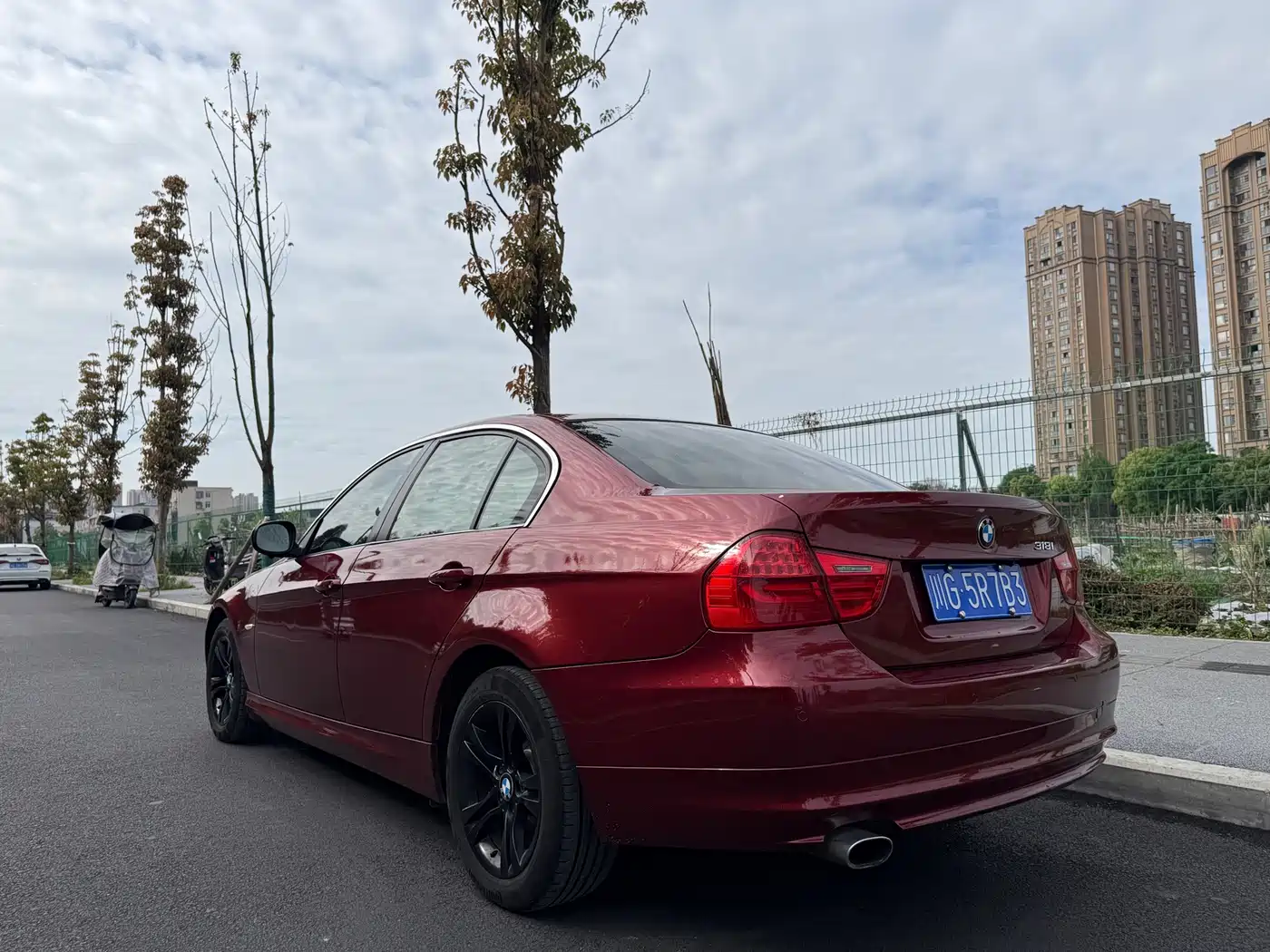 BMW 3 Series (Import) 2012 318i Leading фото 23