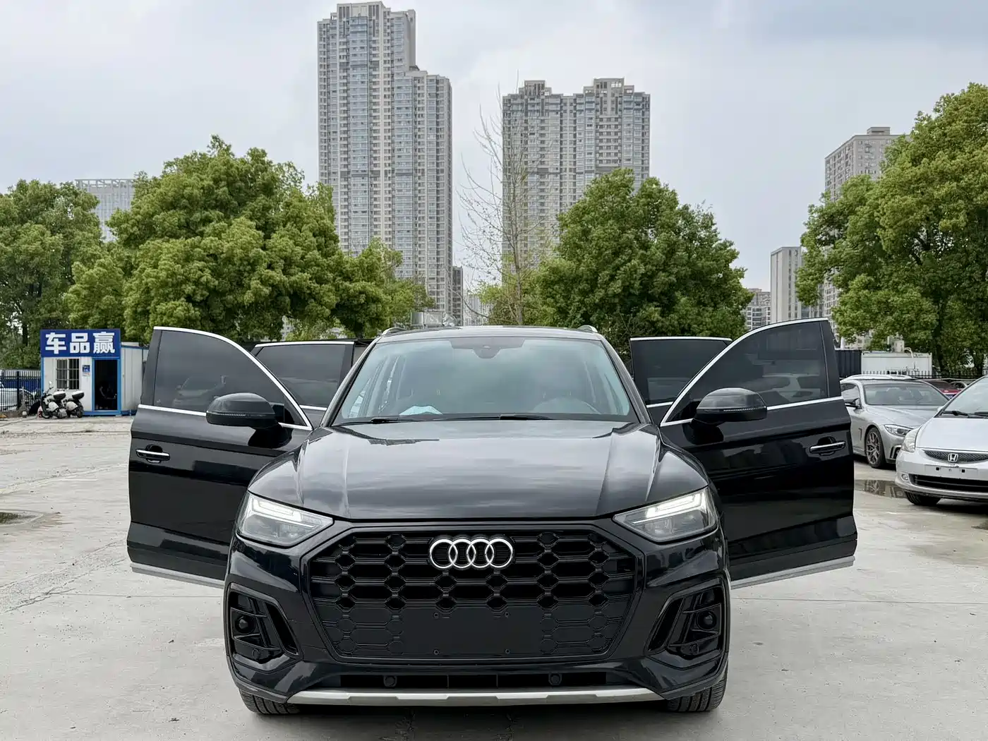 Audi Q5L 2025 45th Anniversary Edition 40 TFSI Dynamic Fashion фото 3