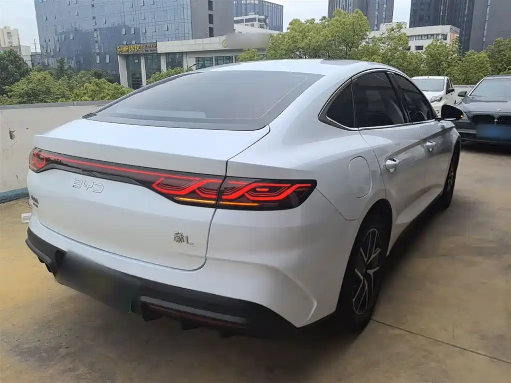 BYD Qin L 2024 DM-i 120KM Leading фото 7
