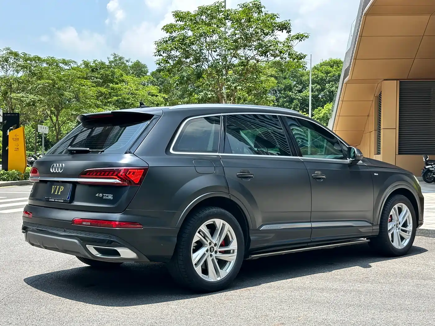 AUDI Q7