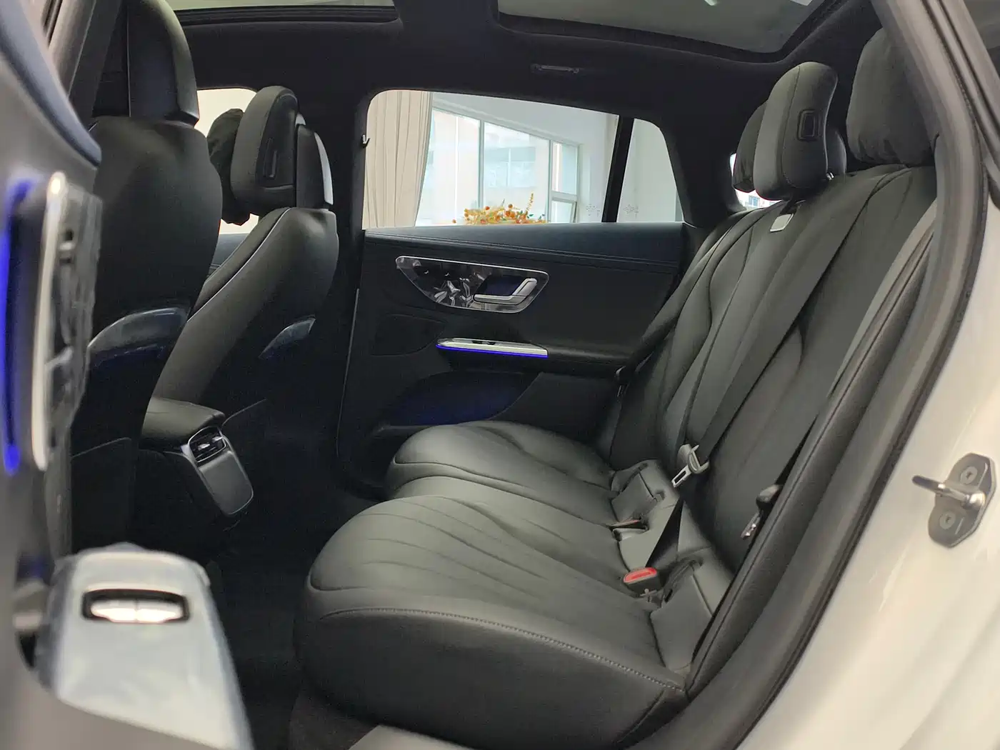 Mercedes-Benz EQE 2025 Model 500 4MATIC Luxury Edition фото 14