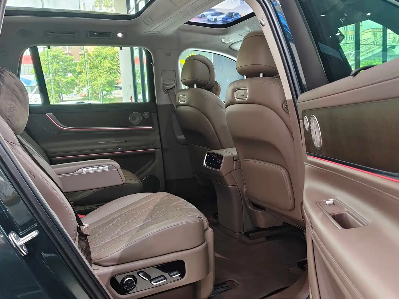 AITO Wenjie AITO M9 2024 Extended Range Ultra 42kWh 6-Seater фото 9