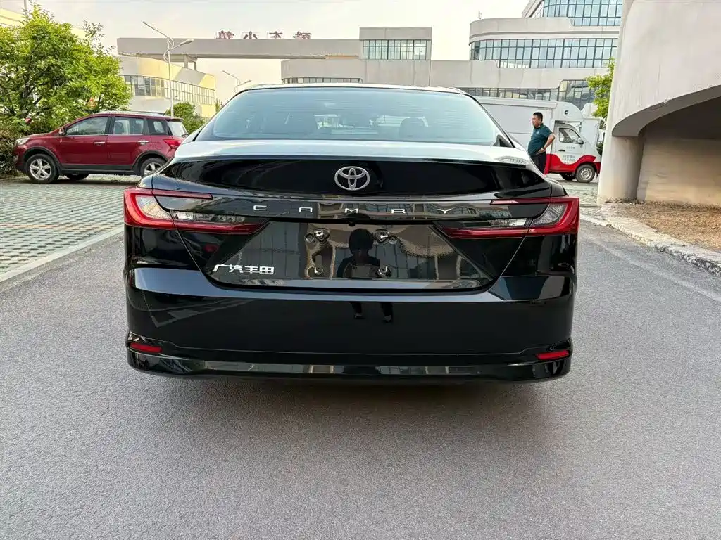 Toyota Camry 2024 2.0GVP Luxury Edition фото 3