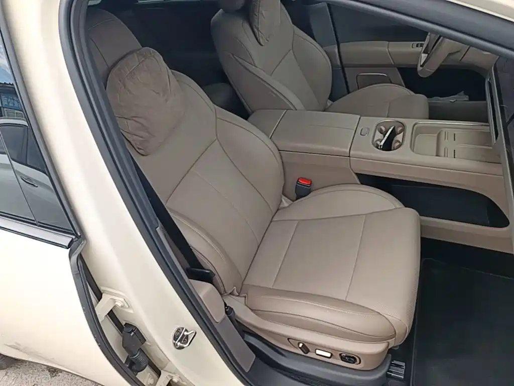 Li Auto i6 2026 2025 4WD Base Model