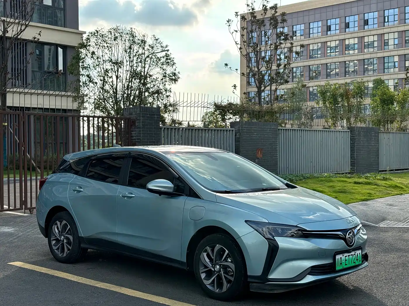 Photo 3 - Buick Velite 6