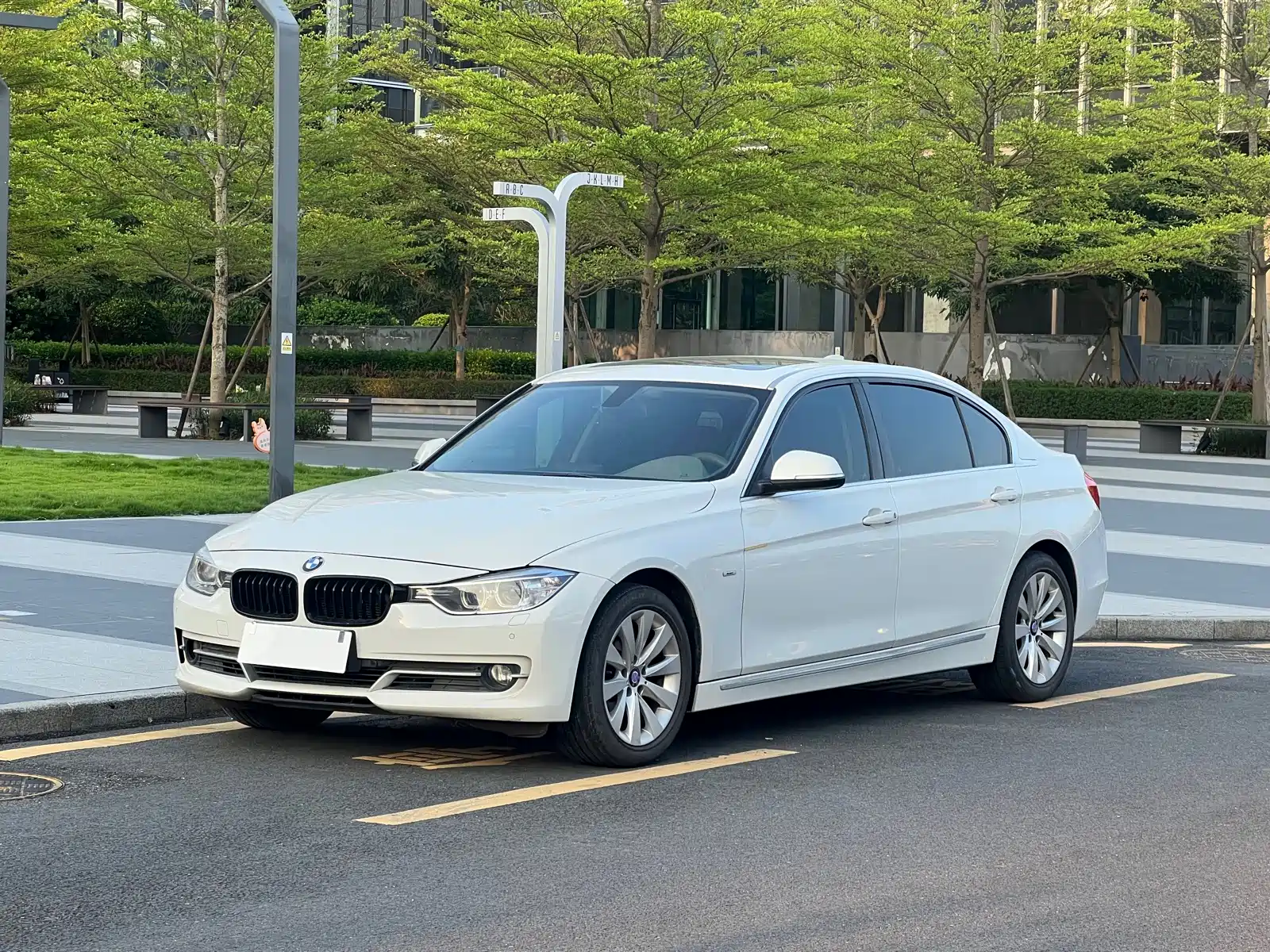 Photo 1 - BMW 3 Series