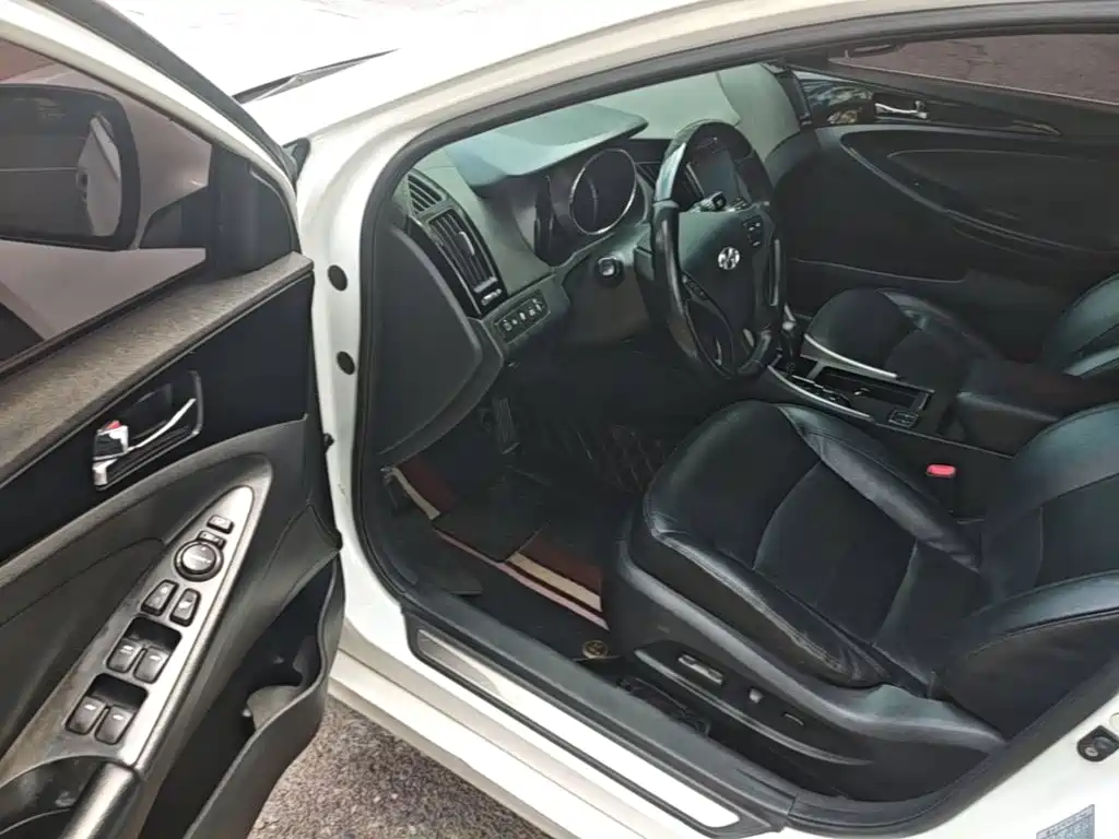 Фото 16 - Hyundai Sonata