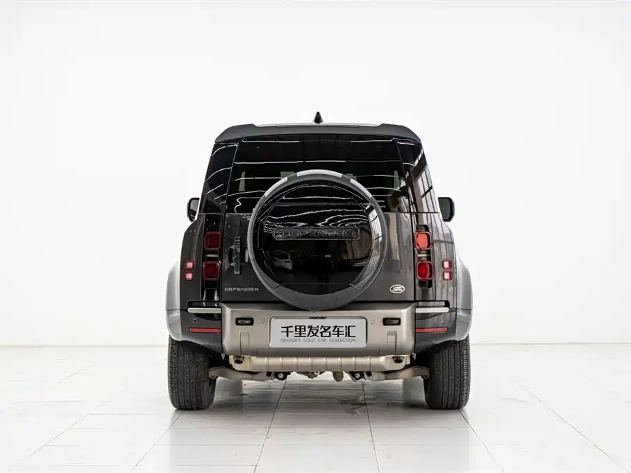 Land Rover Defender 2023 Model 90 2.0T P300 X-DYNAMIC HSE фото 5