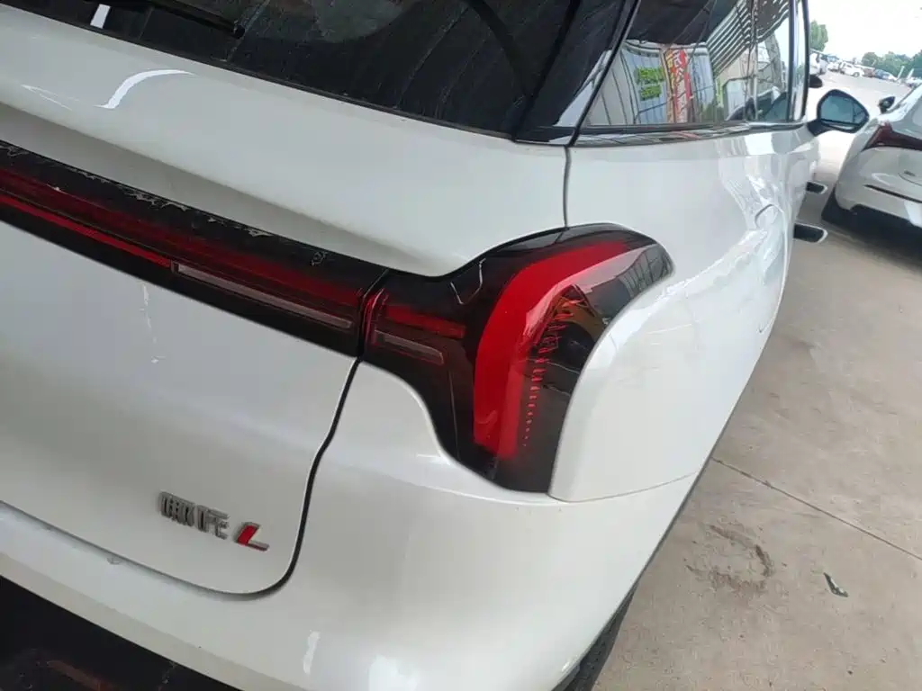 Nezha Auto Nezha L 2026 2024 Extended Range 310 Flash Charge Red Edition
