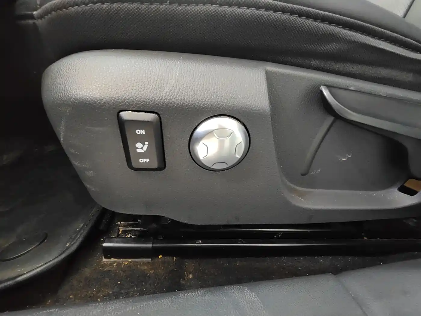 Hongqi E-QM5 2023 560km PLUS фото 23