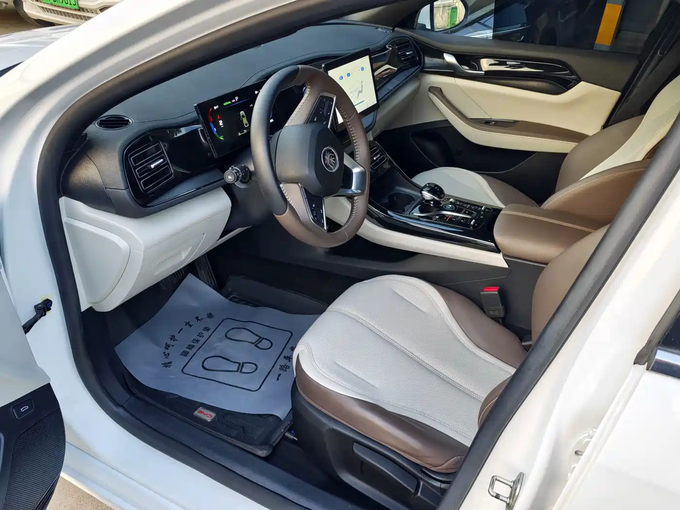 BYD Qin PLUS 2024 Glory Edition DM-i 55KM Leading фото 9