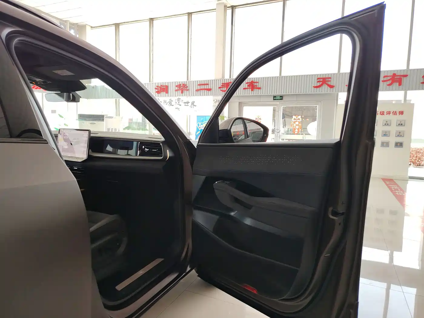 Volkswagen Teramont 2025 Teramont Pro 450TSI 4WD Summit Edition фото 4