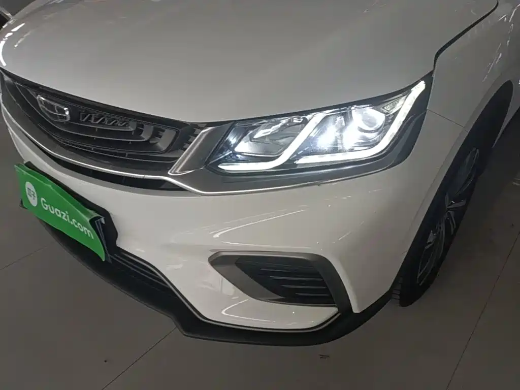 Фото 24 - Geely Coolray