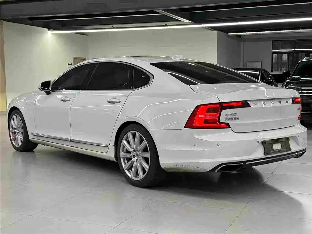 Фото 9 - Volvo S90