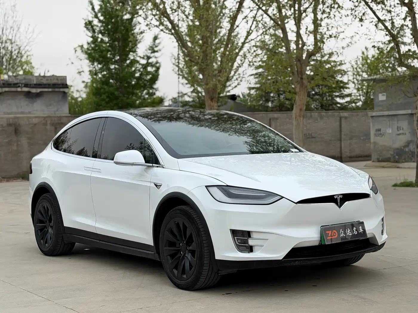 TESLA MODEL X