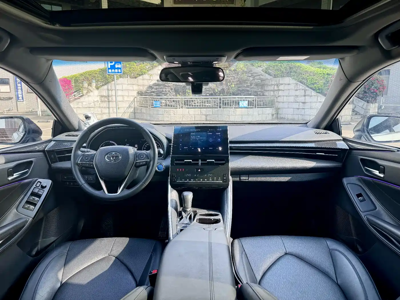 Toyota Avalon 2023 Hybrid 2.5L Luxury Edition фото 6
