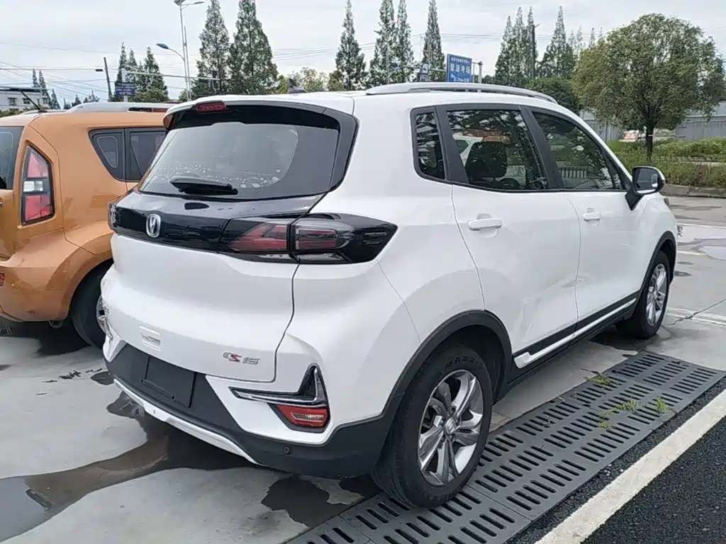 Фото 5 - Changan CS15
