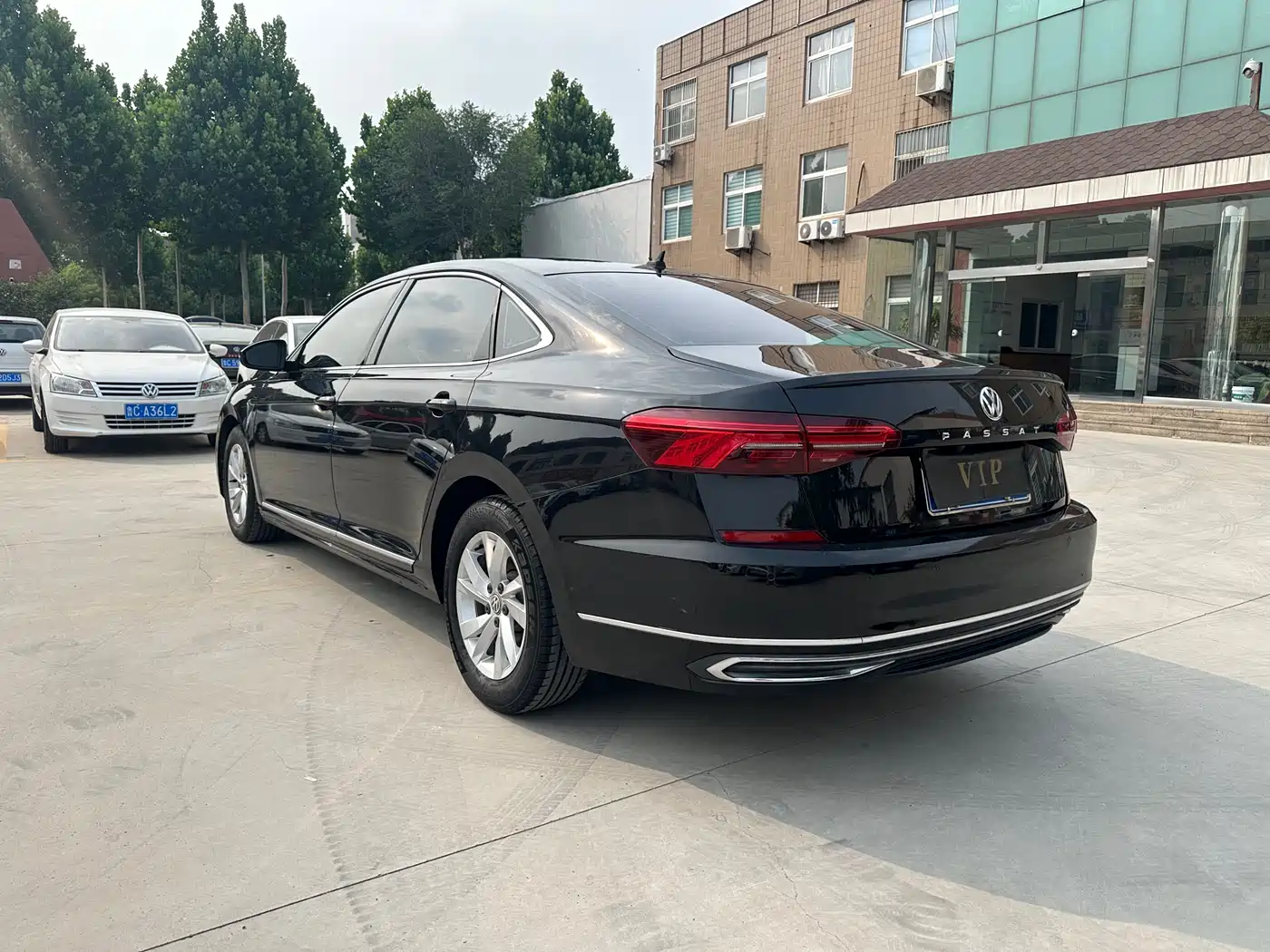 Photo 8 - Volkswagen Passat