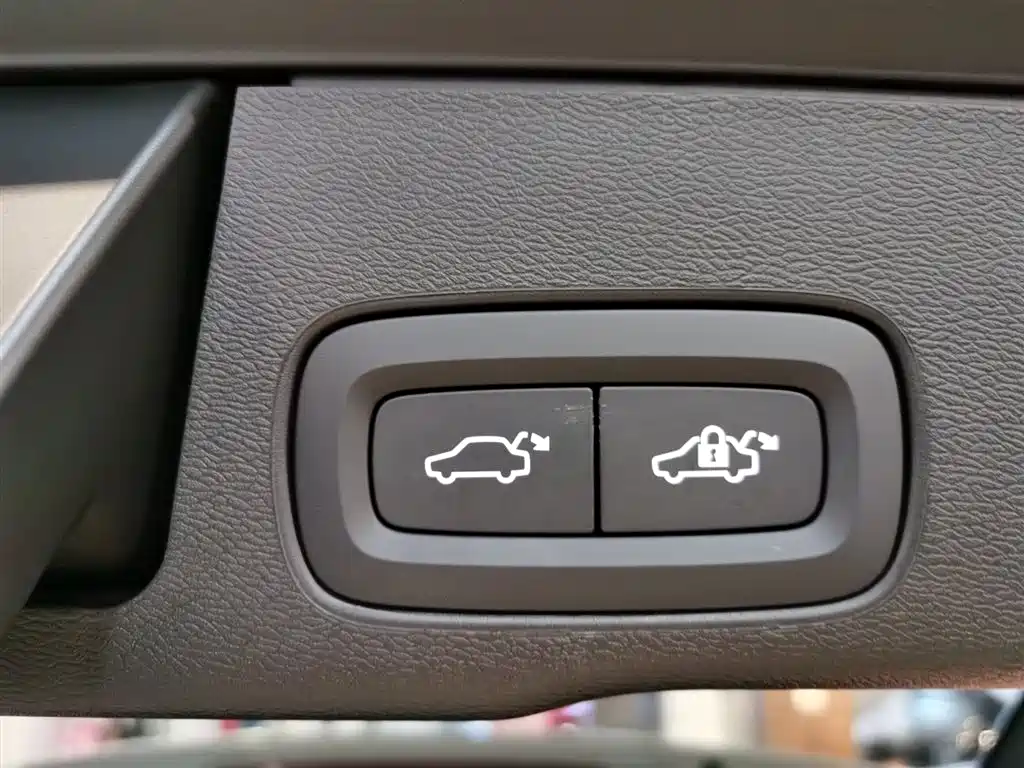 VOLVO XC60 PLUG IN HYBRID