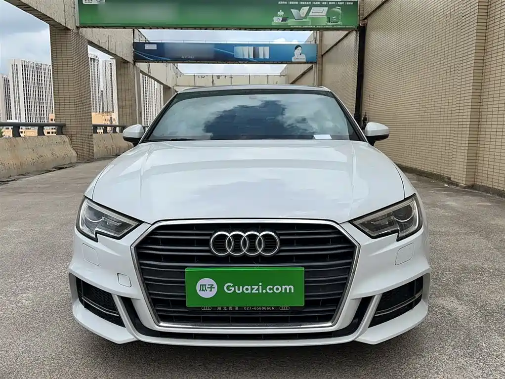 Audi A3 2018 30th Anniversary Limousine 35 TFSI Progressive фото 3