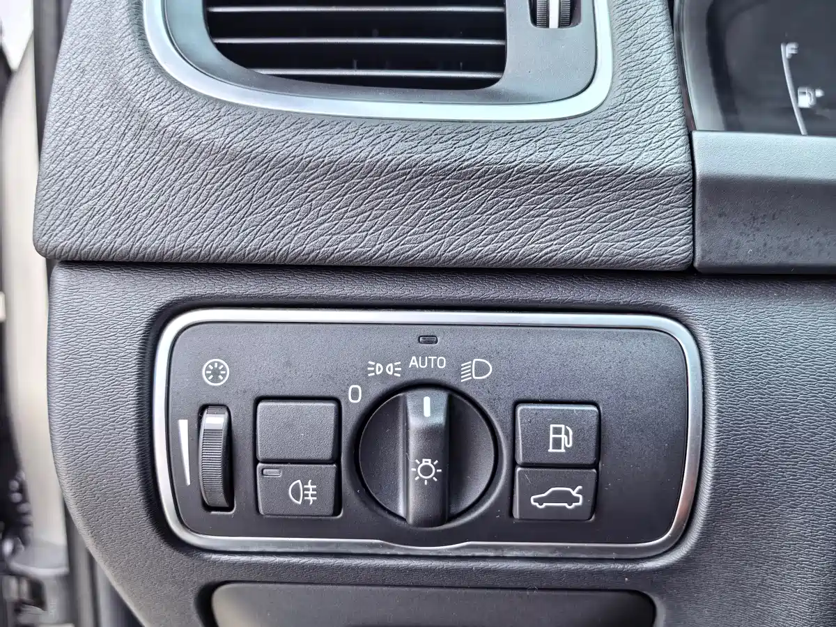 Фото 11 - Volvo S60