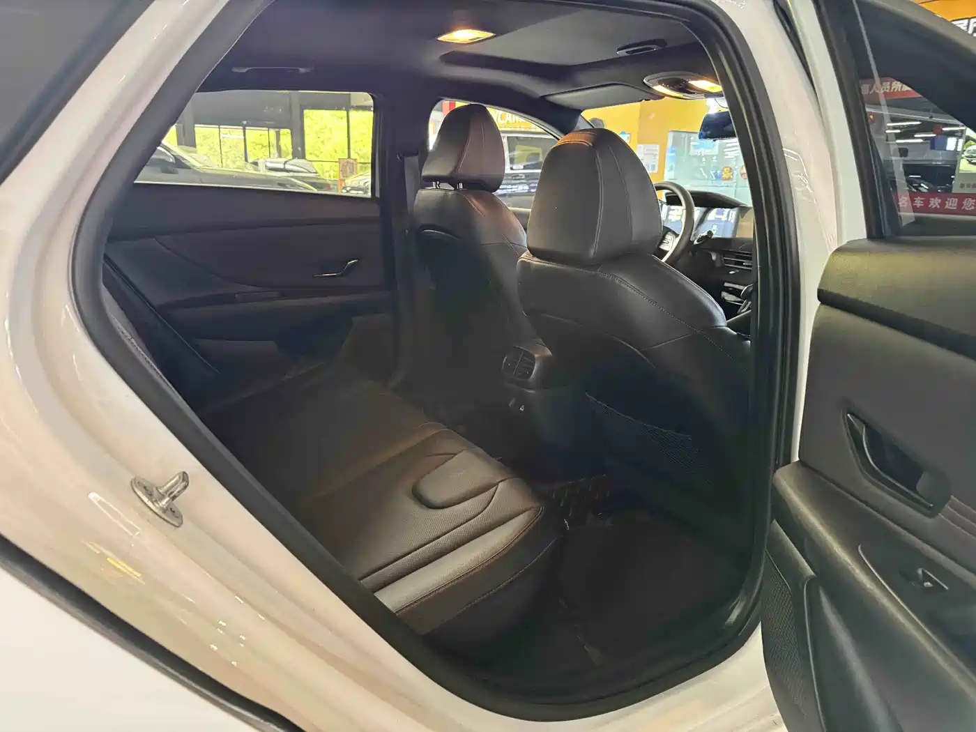 Hyundai Elantra 2022 240TGDi DCT LUX Premium Edition фото 9