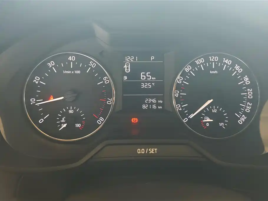 Škoda Octavia 2016 1.6L Automatic Pioneer Edition фото 14