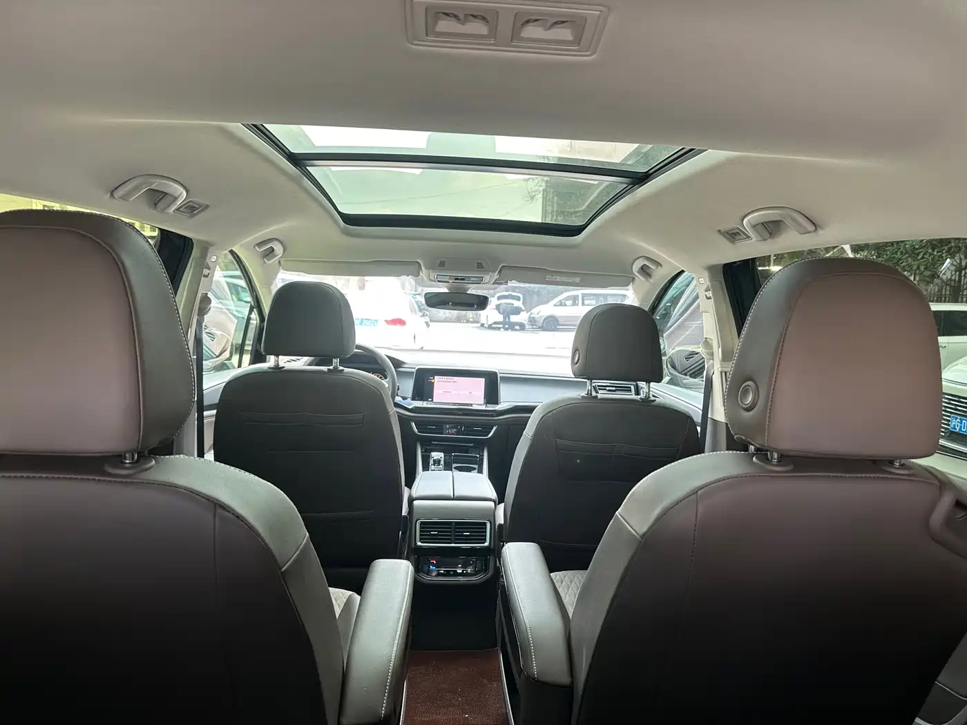Volkswagen Viloran 2023 Facelift 330TSI Business Edition фото 12