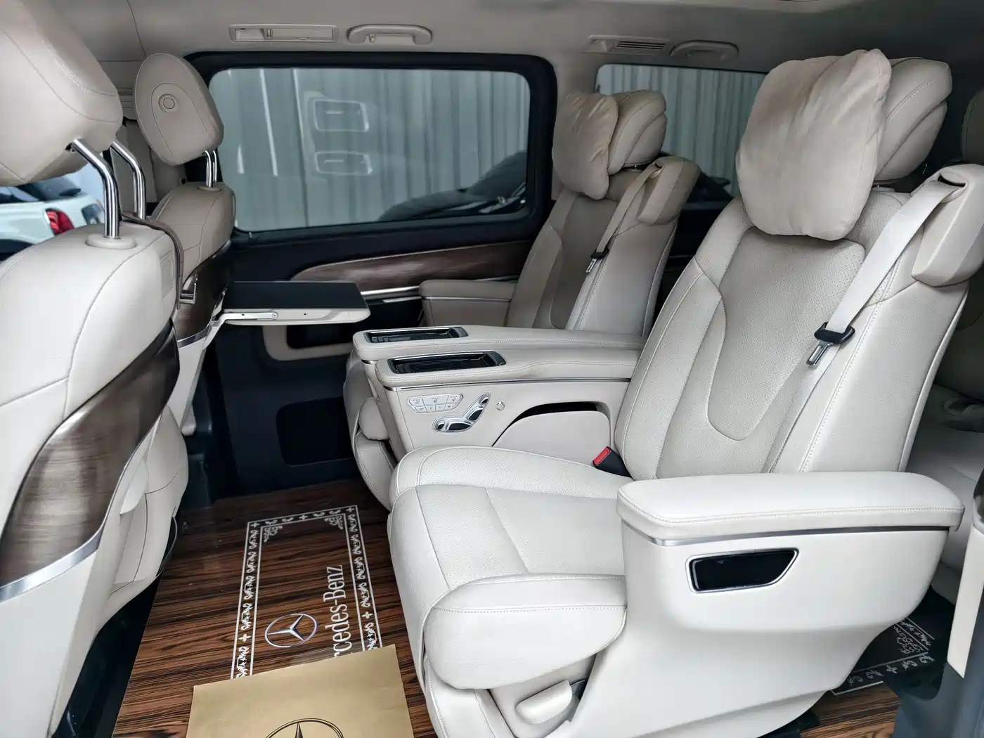 Mercedes-Benz V-Class 2022 V 260 L Long Wheelbase Luxury Edition фото 6