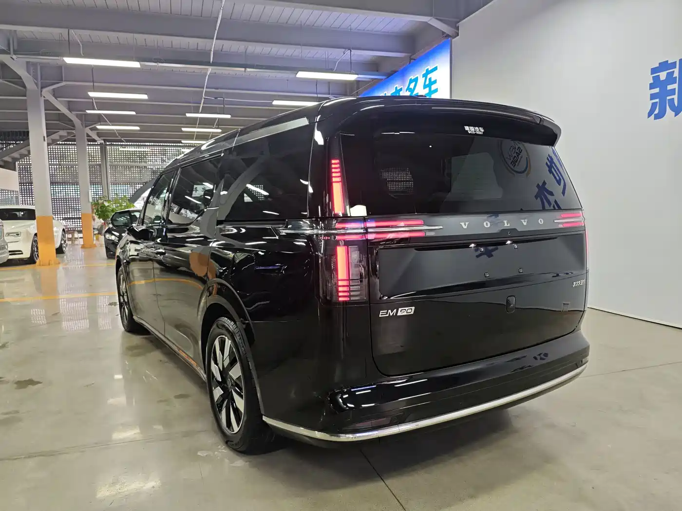 Volvo EM90 2024 2025 Ultra Six-Seater