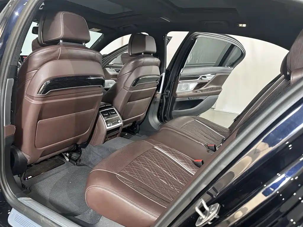 BMW 7 Series 2021 Model 740Li Leading M Sport Package фото 13