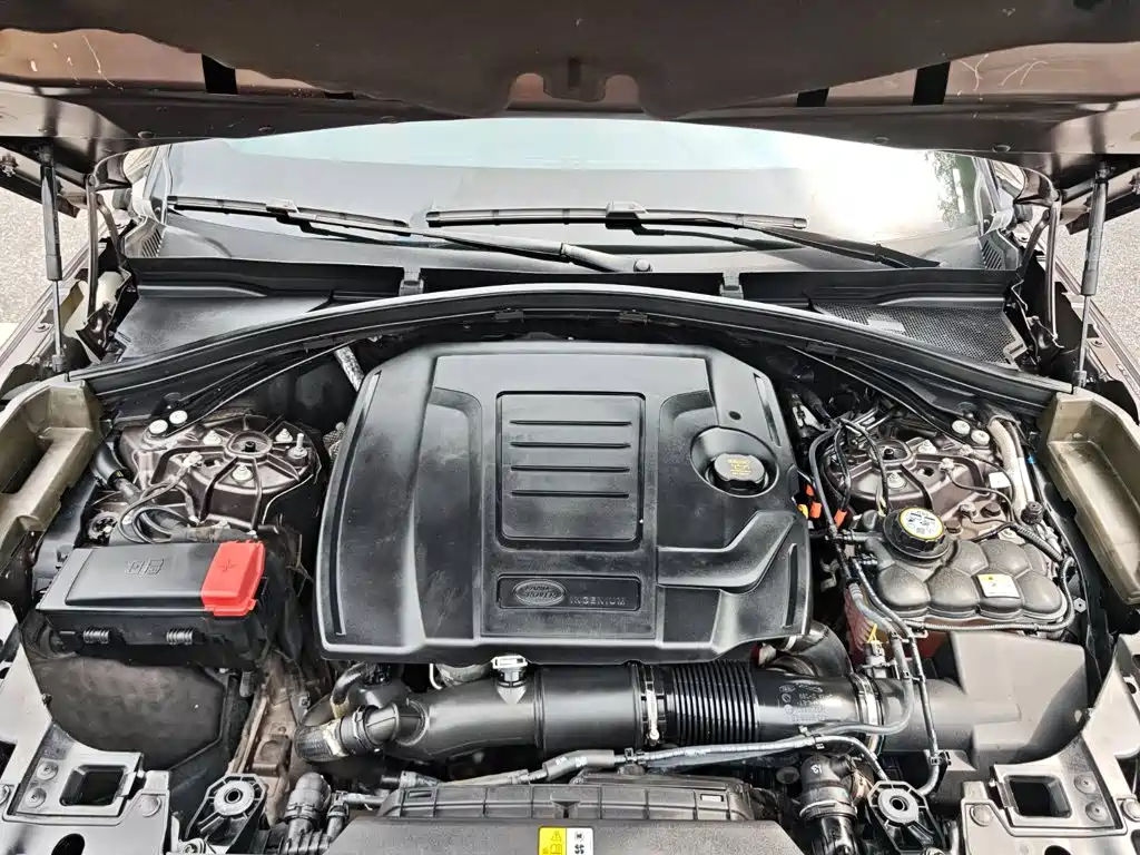 Фото 31 - Land Rover Range Rover Velar