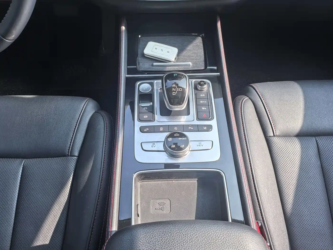 BYD Tang New Energy 2018 DM 2.0T AWD Smart Connection Enjoy Edition 7-Seater China V фото 14