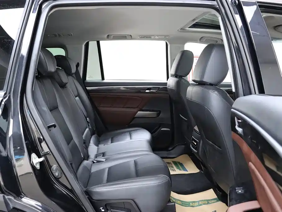 GAC Trumpchi Trumpchi GS8 2017 320T 2WD Luxury Edition (7-Seater) фото 16