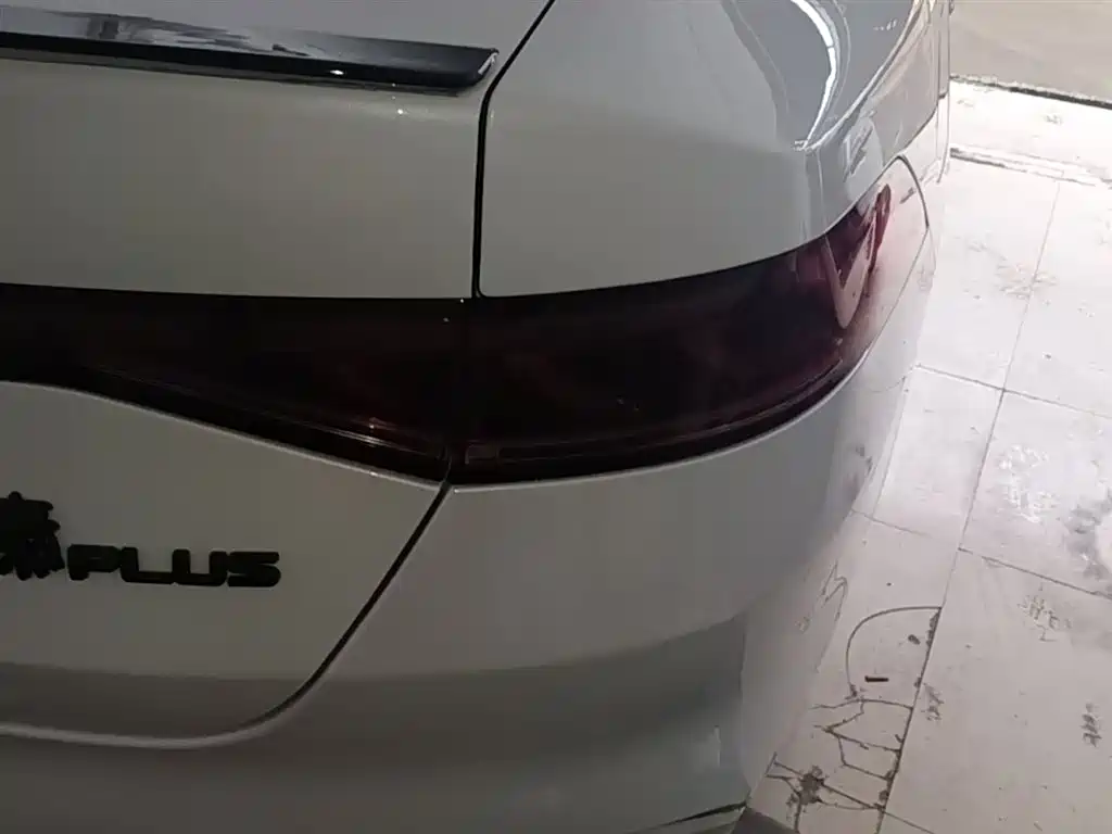 BYD Qin PLUS 2024 Glory Edition DM-i 55KM Leading фото 8