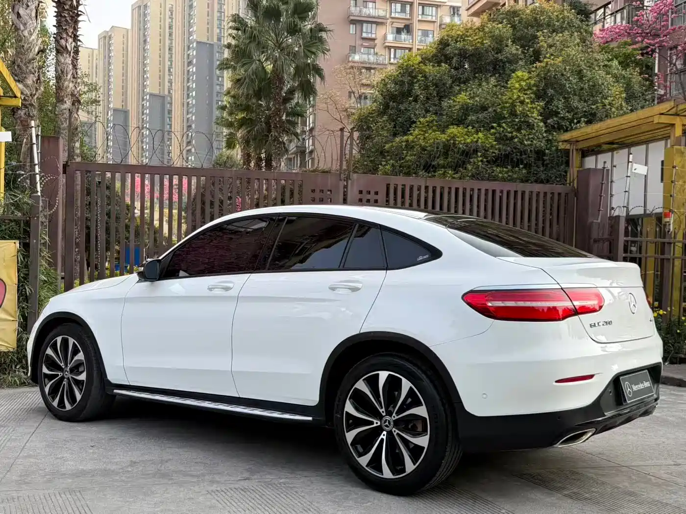 Mercedes-Benz GLC Coupe 2018 GLC 260 4MATIC Coupe SUV фото 5